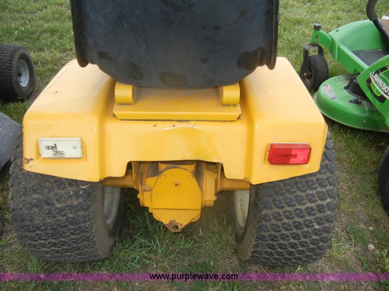 image for item M9548 International Cub Cadet 1650 lawn mower