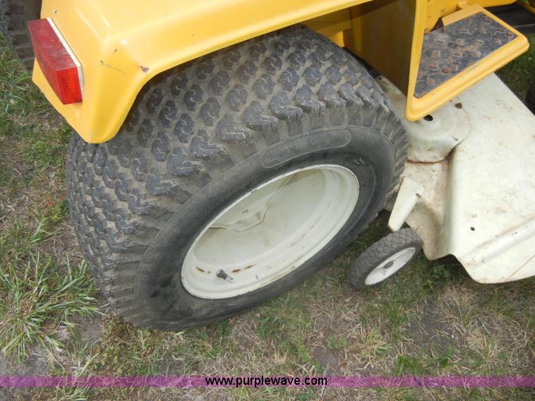 image for item M9548 International Cub Cadet 1650 lawn mower