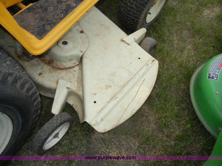 image for item M9548 International Cub Cadet 1650 lawn mower
