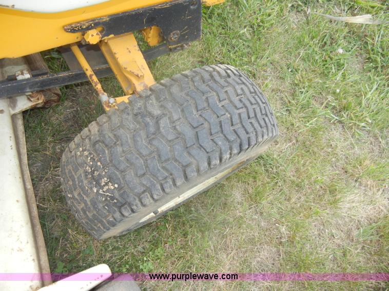 image for item M9548 International Cub Cadet 1650 lawn mower