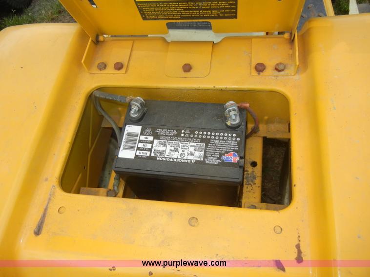 image for item M9548 International Cub Cadet 1650 lawn mower