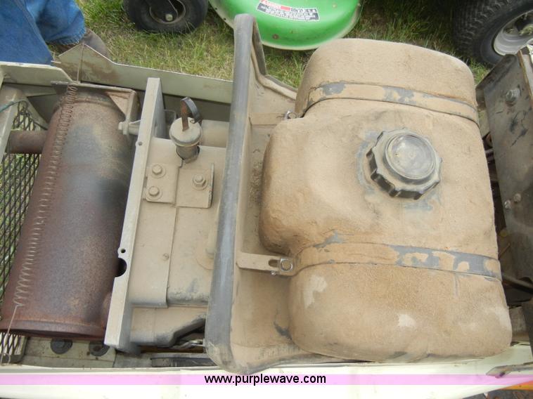 image for item M9548 International Cub Cadet 1650 lawn mower