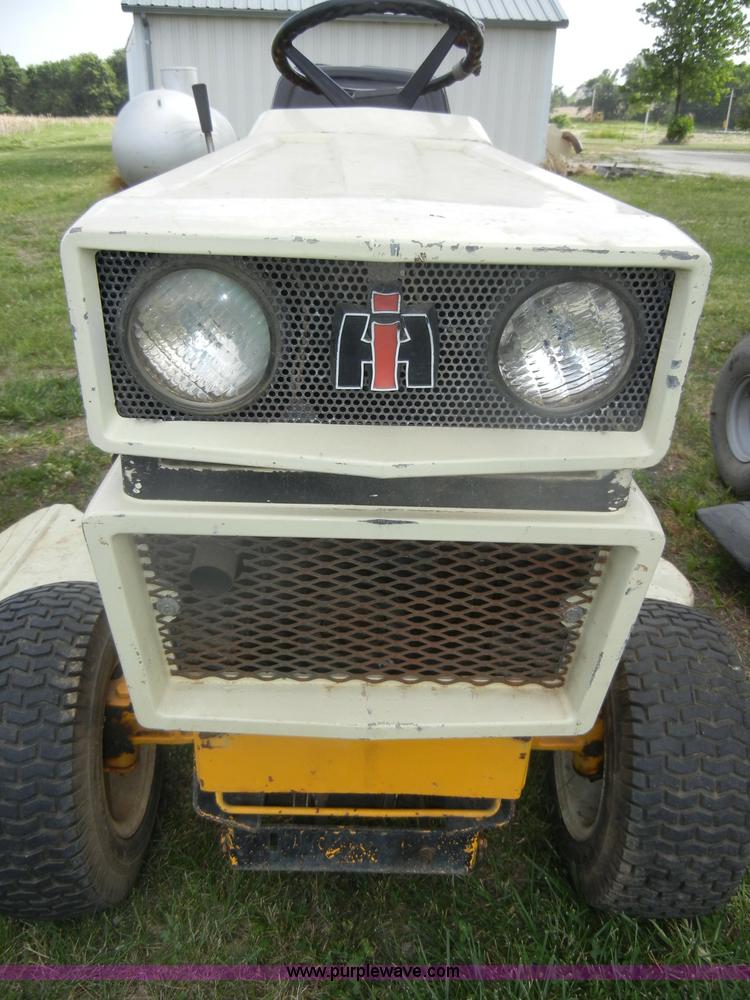 image for item M9548 International Cub Cadet 1650 lawn mower