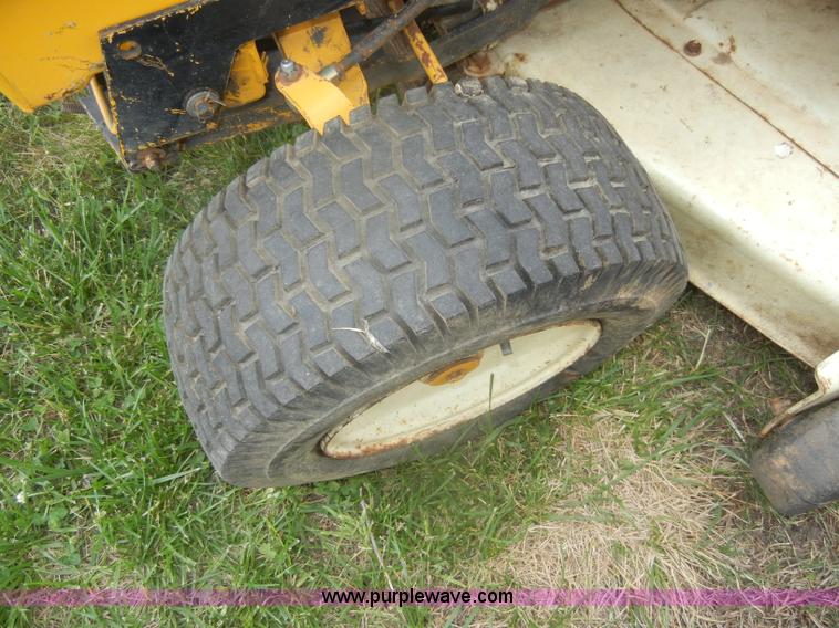 image for item M9548 International Cub Cadet 1650 lawn mower
