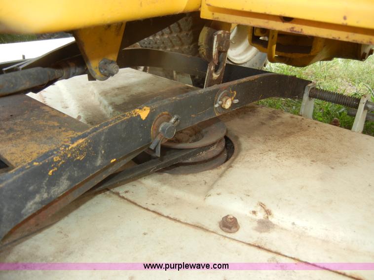image for item M9548 International Cub Cadet 1650 lawn mower