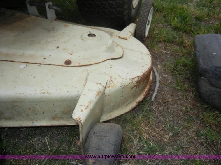 image for item M9548 International Cub Cadet 1650 lawn mower