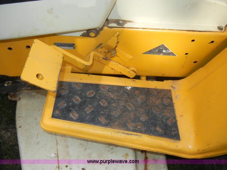 image for item M9548 International Cub Cadet 1650 lawn mower