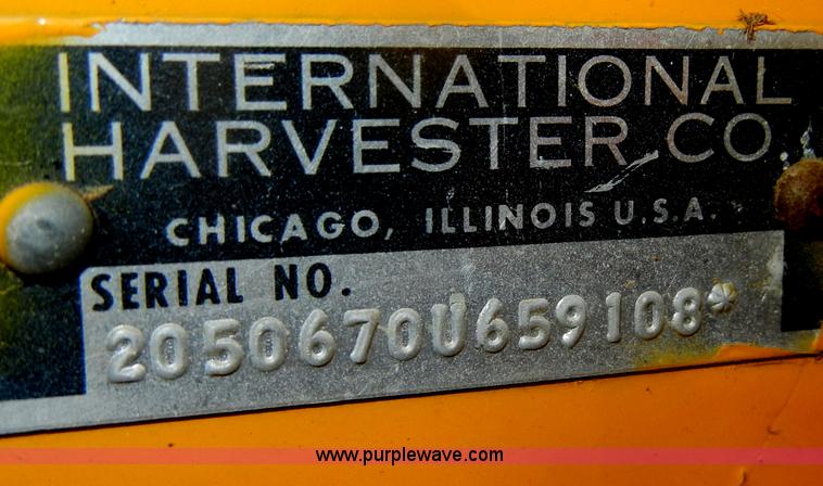 image for item M9548 International Cub Cadet 1650 lawn mower