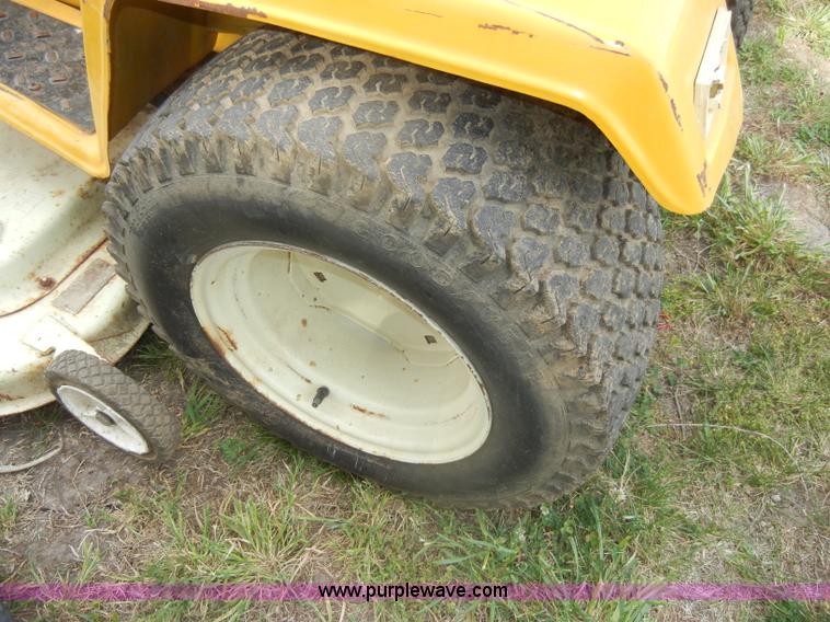 image for item M9548 International Cub Cadet 1650 lawn mower