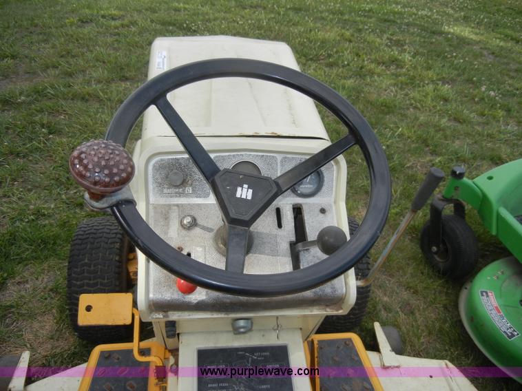 image for item M9548 International Cub Cadet 1650 lawn mower