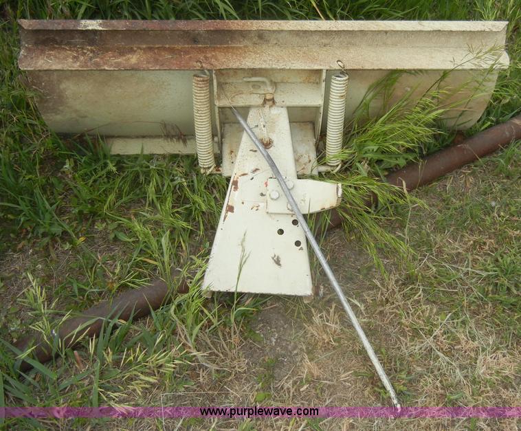 image for item M9548 International Cub Cadet 1650 lawn mower