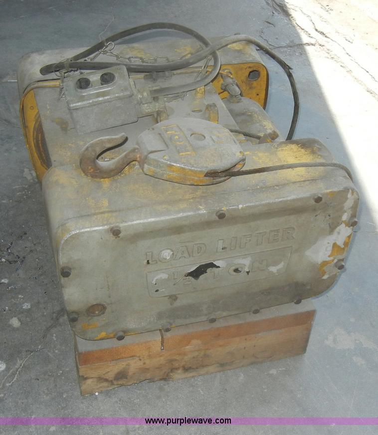 image for item N9770 Dresser Load Lifter 1/2 ton hoist