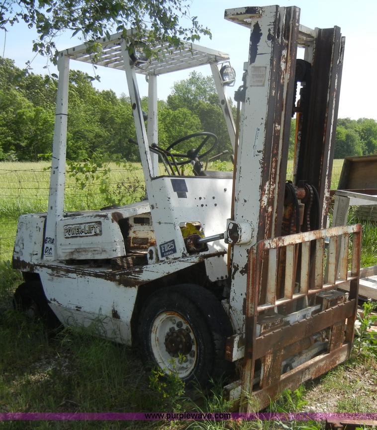image for item N9775 1985 Yang Iron Works Powerlift FD25 diesel forklift