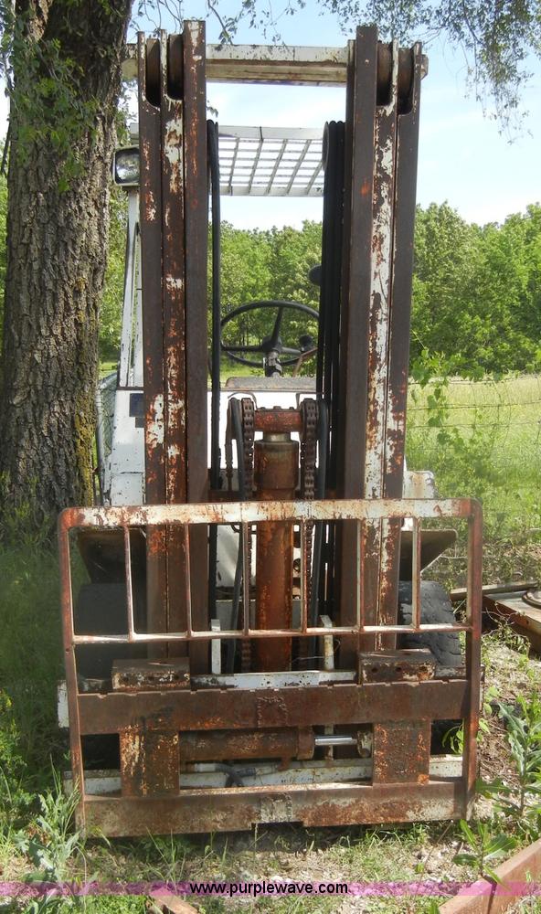 image for item N9775 1985 Yang Iron Works Powerlift FD25 diesel forklift