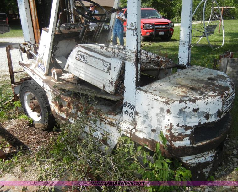 image for item N9775 1985 Yang Iron Works Powerlift FD25 diesel forklift