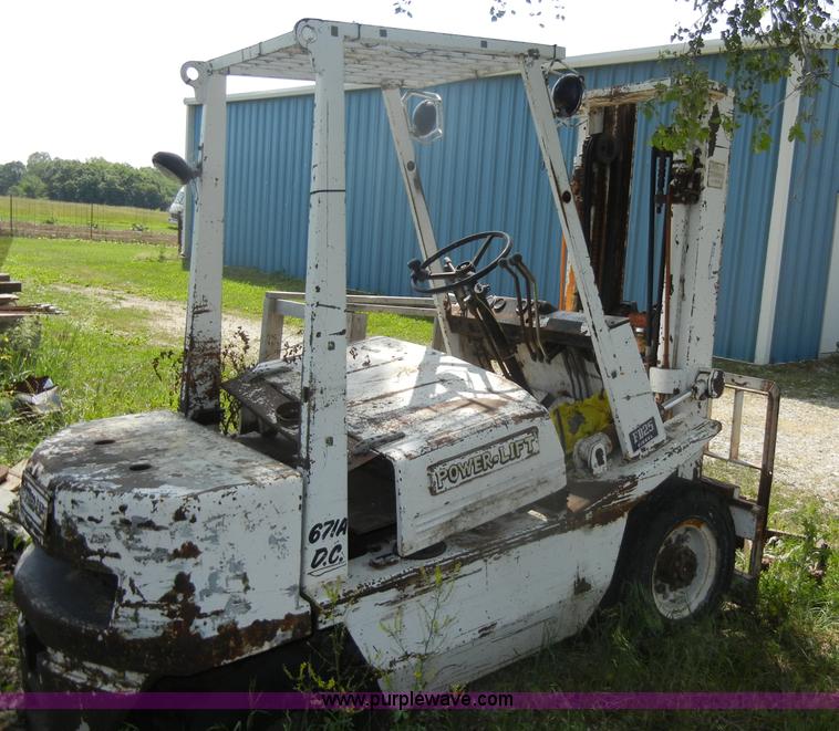 image for item N9775 1985 Yang Iron Works Powerlift FD25 diesel forklift