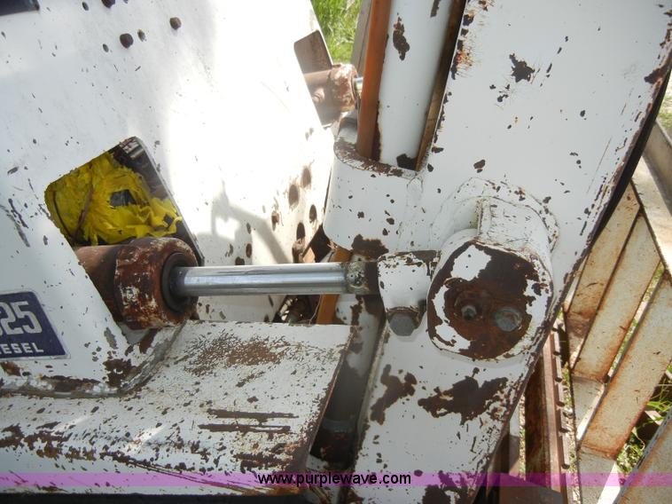 image for item N9775 1985 Yang Iron Works Powerlift FD25 diesel forklift