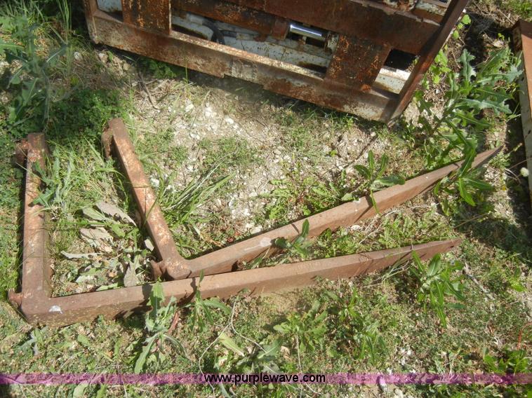 image for item N9775 1985 Yang Iron Works Powerlift FD25 diesel forklift