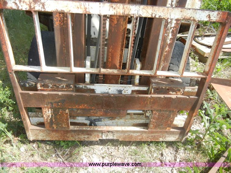 image for item N9775 1985 Yang Iron Works Powerlift FD25 diesel forklift