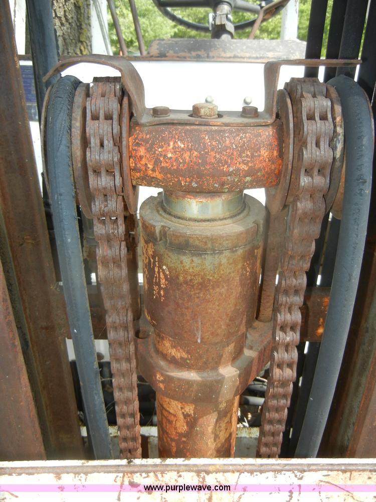 image for item N9775 1985 Yang Iron Works Powerlift FD25 diesel forklift