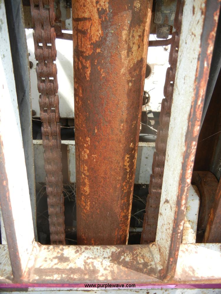 image for item N9775 1985 Yang Iron Works Powerlift FD25 diesel forklift