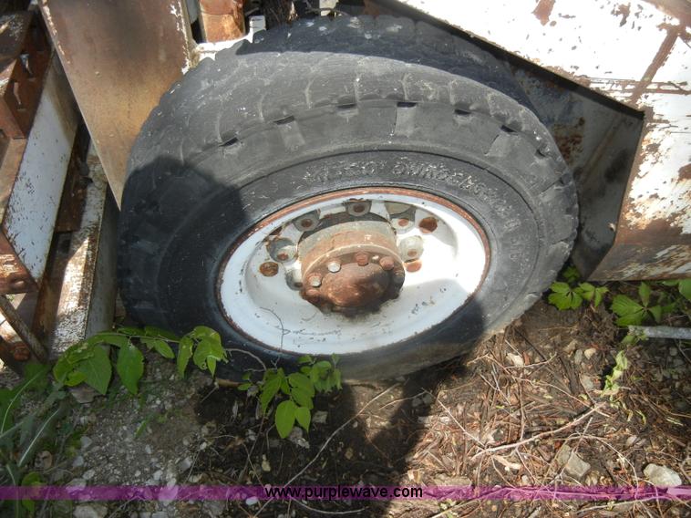 image for item N9775 1985 Yang Iron Works Powerlift FD25 diesel forklift