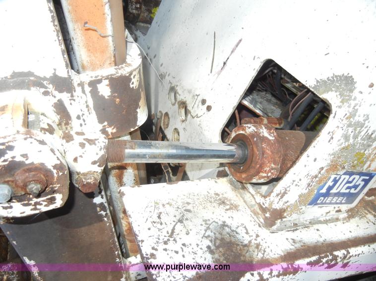 image for item N9775 1985 Yang Iron Works Powerlift FD25 diesel forklift