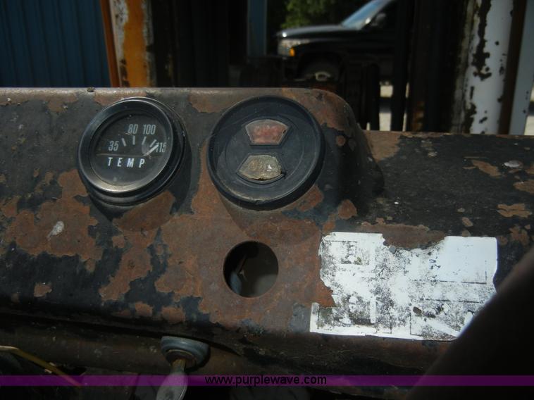 image for item N9775 1985 Yang Iron Works Powerlift FD25 diesel forklift