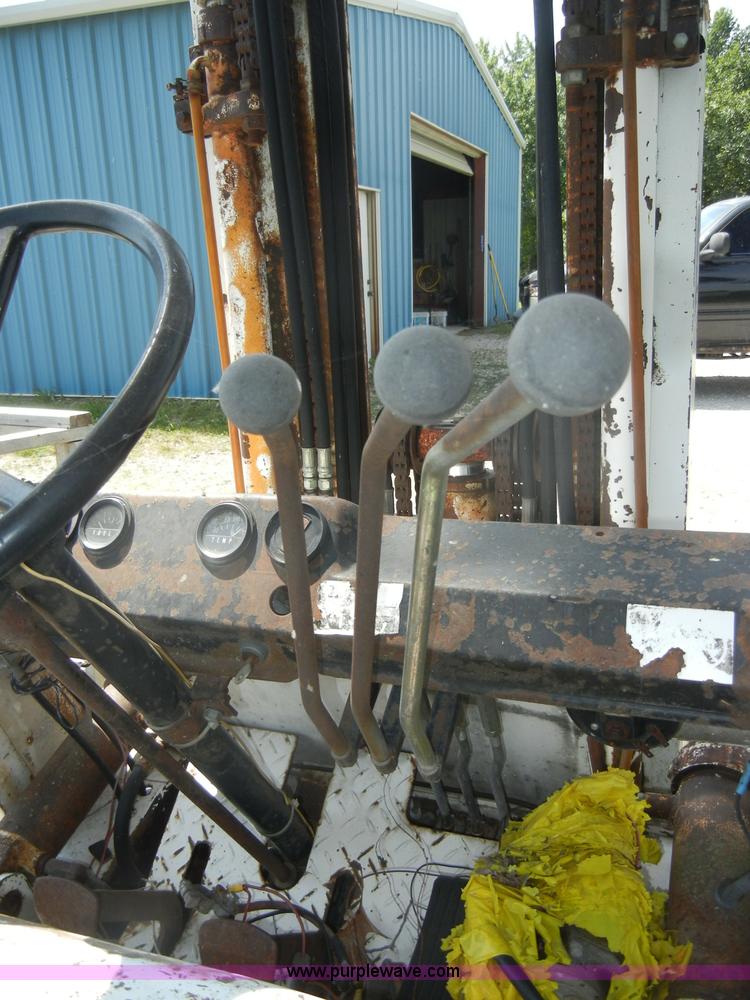 image for item N9775 1985 Yang Iron Works Powerlift FD25 diesel forklift