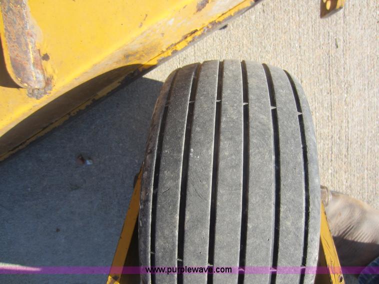 image for item V9097 2005 Hustler Super Z lawn mower