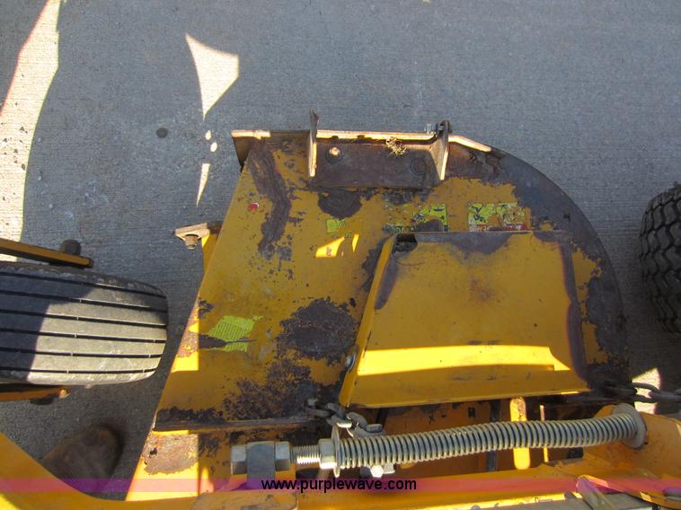 image for item V9097 2005 Hustler Super Z lawn mower