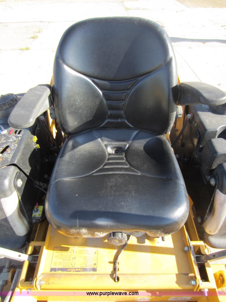 image for item V9097 2005 Hustler Super Z lawn mower