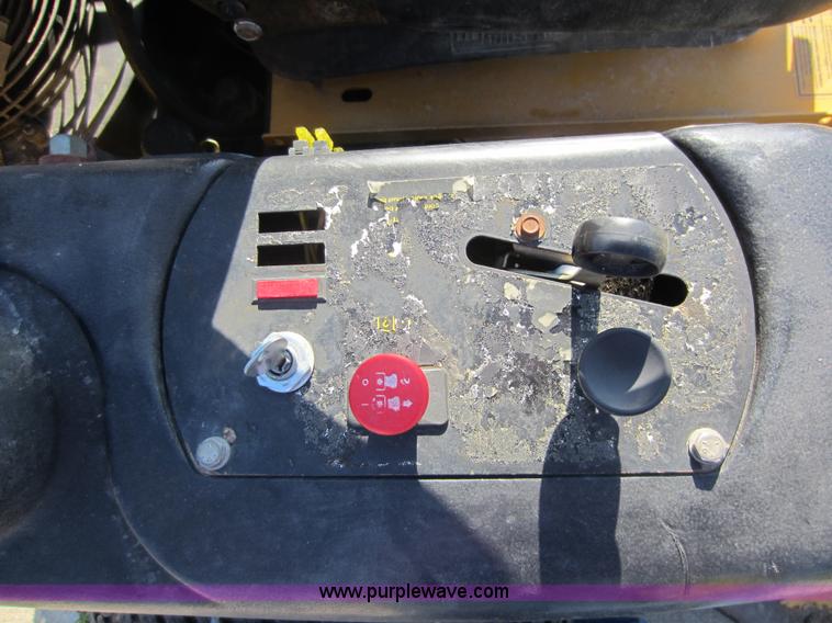 image for item V9097 2005 Hustler Super Z lawn mower