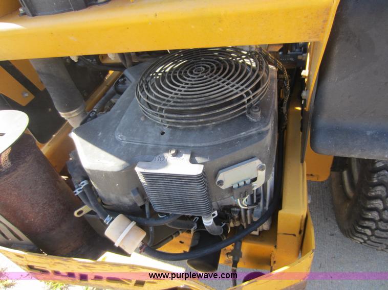 image for item V9097 2005 Hustler Super Z lawn mower