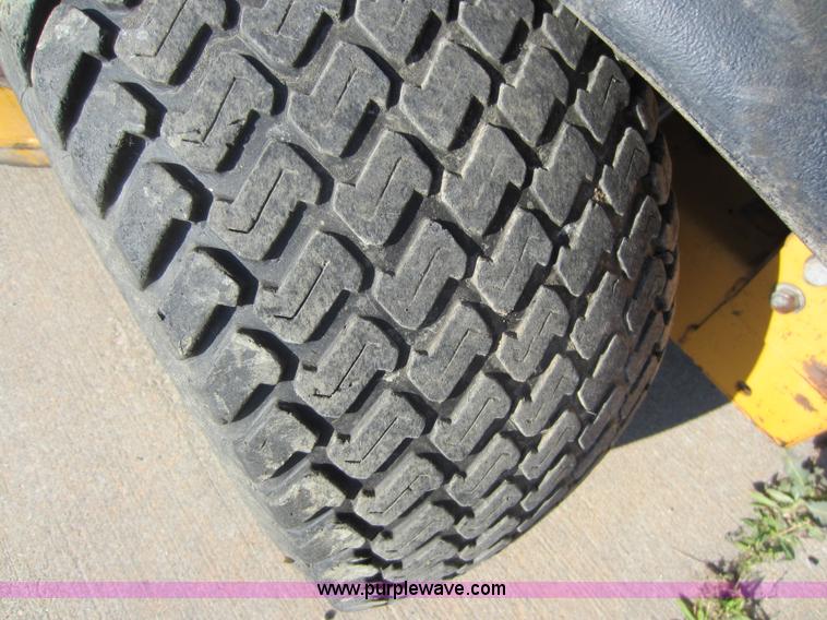 image for item V9097 2005 Hustler Super Z lawn mower