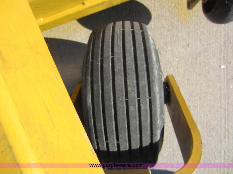 image for item V9098 2008 Hustler Z lawn mower