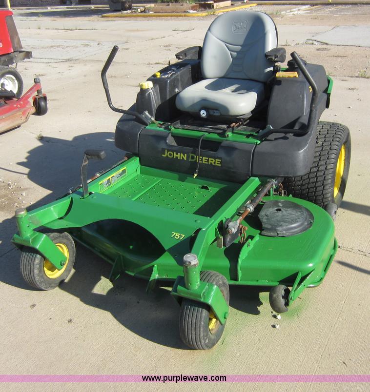image for item V9099 2002 John Deere 757 lawn mower