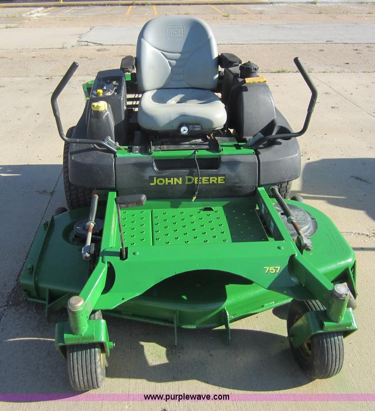 image for item V9099 2002 John Deere 757 lawn mower