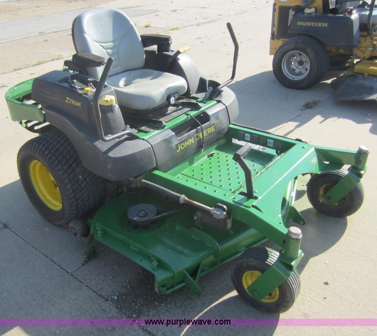 image for item V9099 2002 John Deere 757 lawn mower