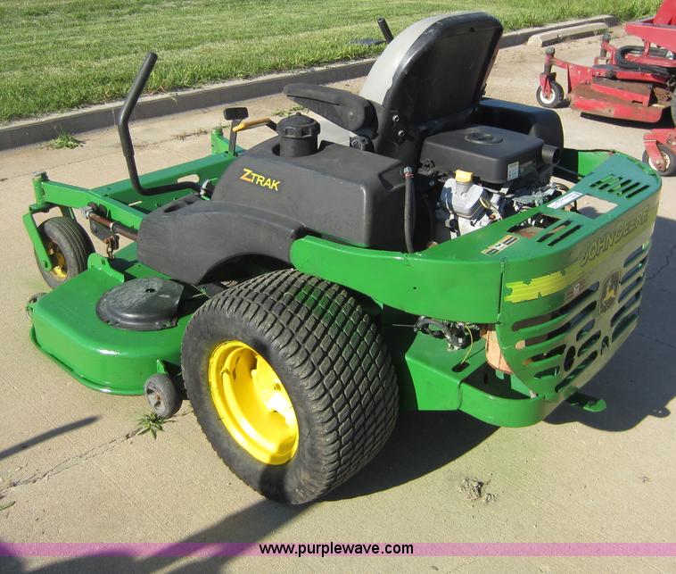 image for item V9099 2002 John Deere 757 lawn mower