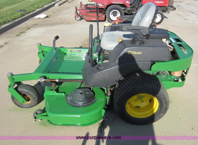 image for item V9099 2002 John Deere 757 lawn mower