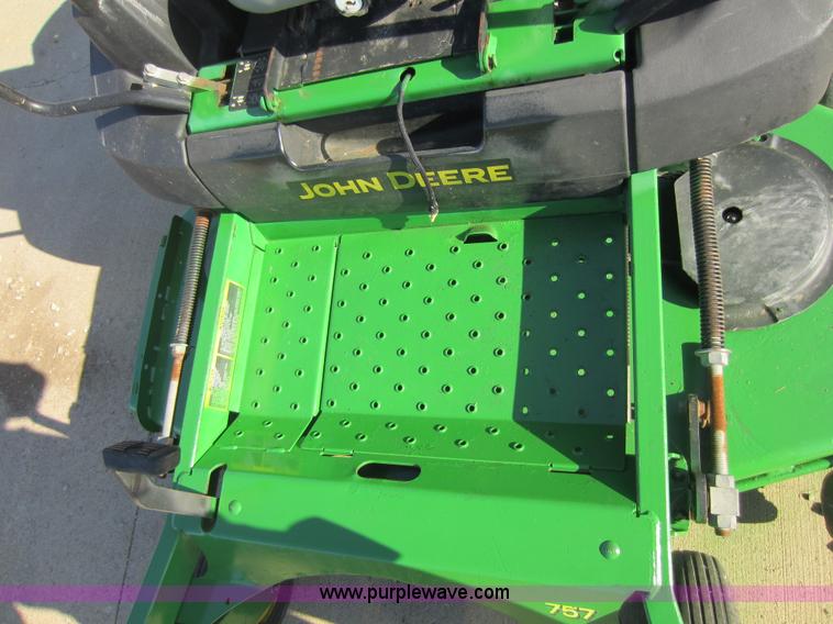 image for item V9099 2002 John Deere 757 lawn mower