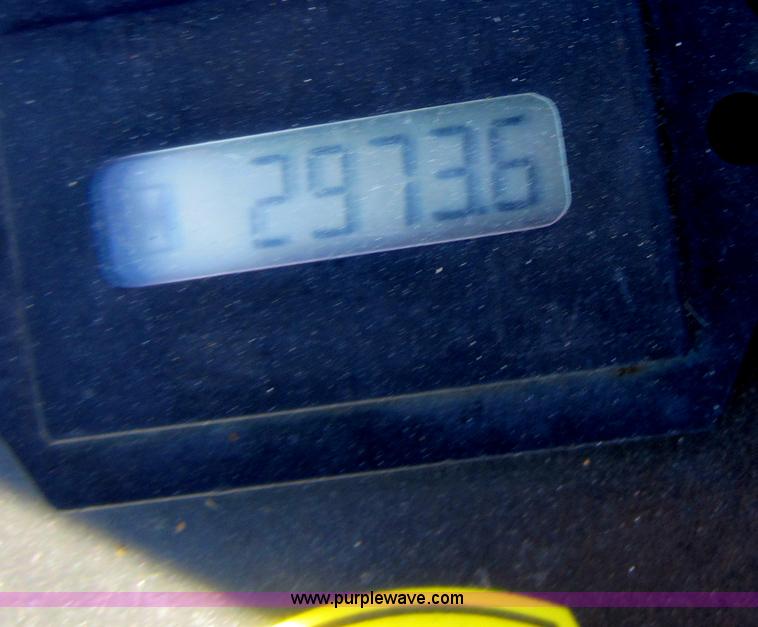 image for item V9099 2002 John Deere 757 lawn mower