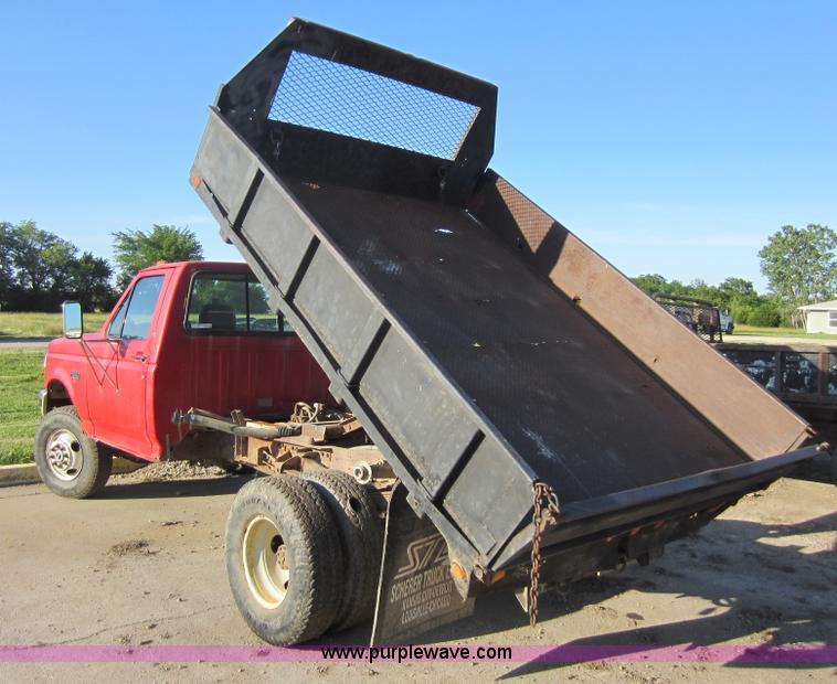 image for item V9102 1994 Ford F350 XL flatbed pickup truck