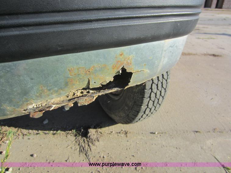 image for item V9102 1994 Ford F350 XL flatbed pickup truck