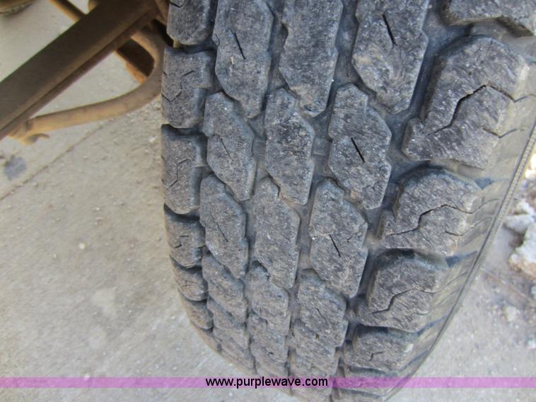 image for item V9102 1994 Ford F350 XL flatbed pickup truck