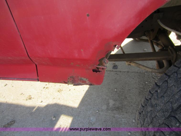 image for item V9102 1994 Ford F350 XL flatbed pickup truck