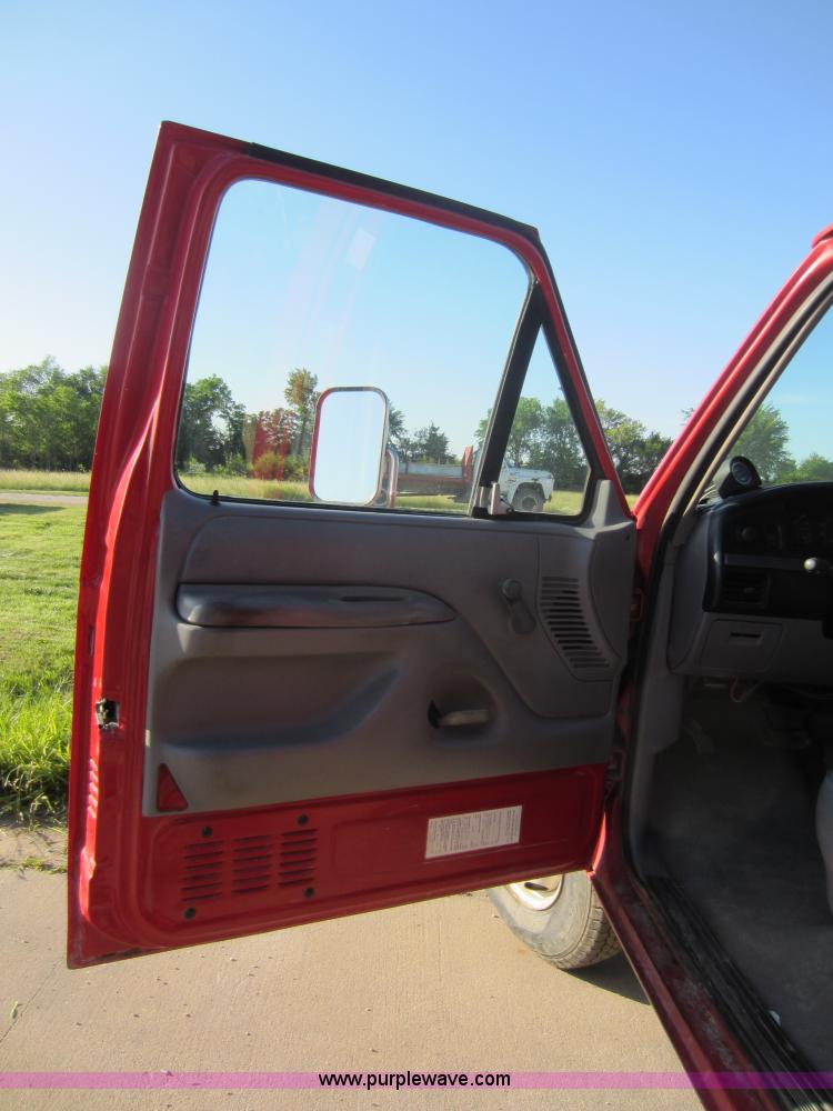 image for item V9102 1994 Ford F350 XL flatbed pickup truck