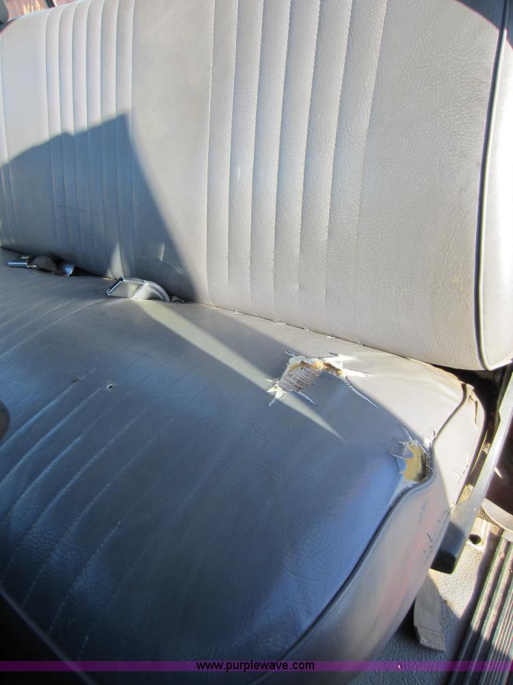 image for item V9102 1994 Ford F350 XL flatbed pickup truck