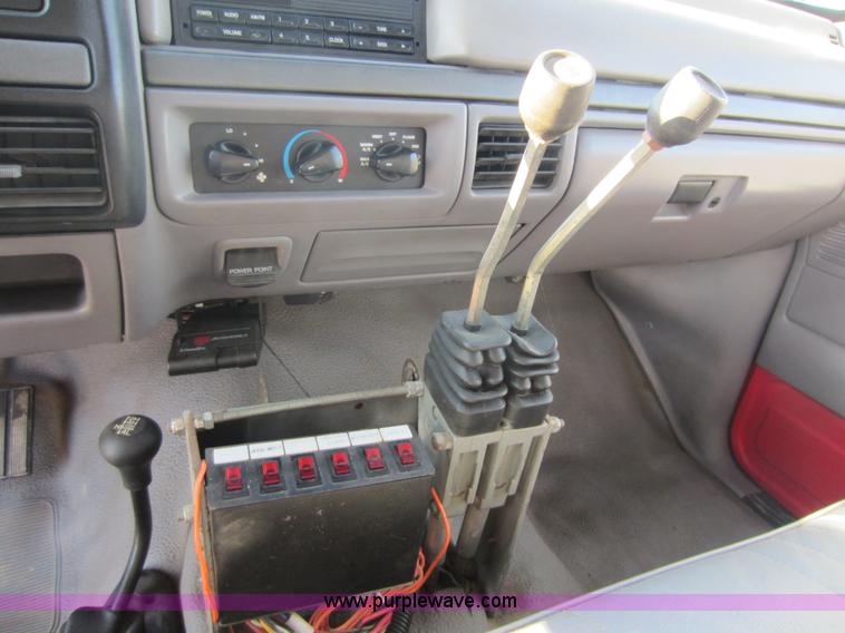 image for item V9102 1994 Ford F350 XL flatbed pickup truck